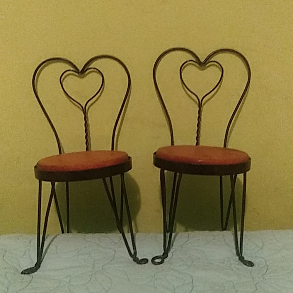 2 plant holders